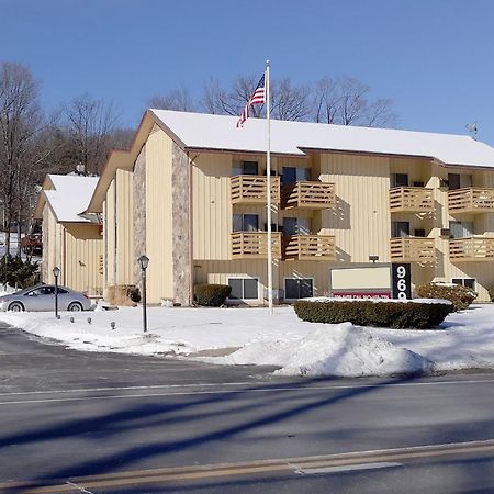 Iron Horse Inn 新普斯伯里 外观 照片