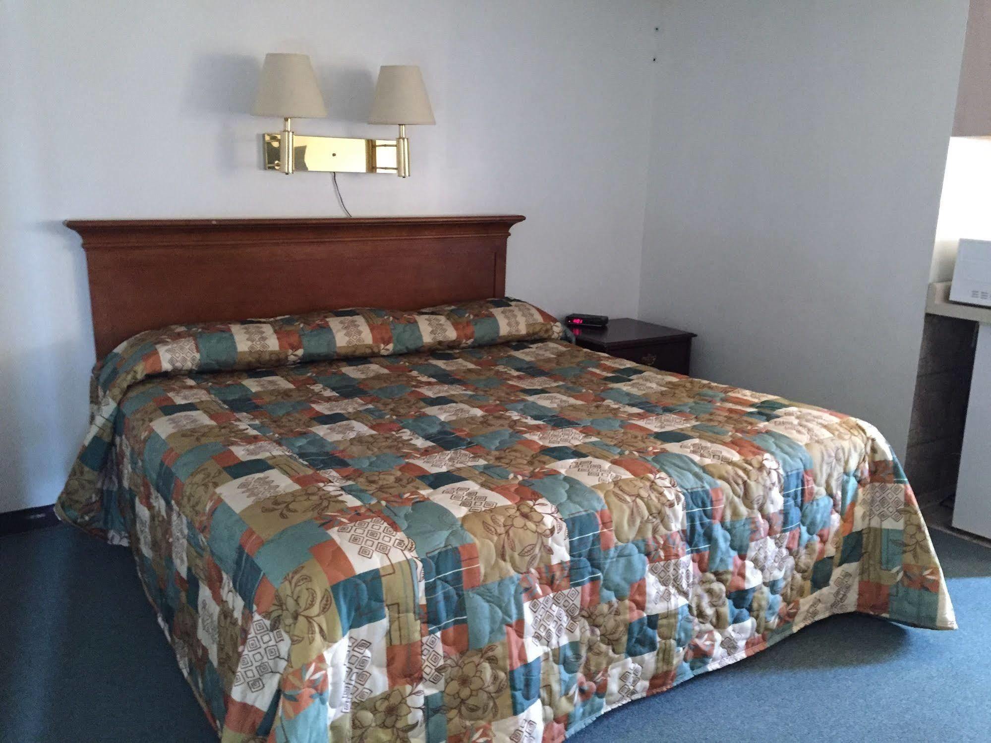 Iron Horse Inn 新普斯伯里 外观 照片