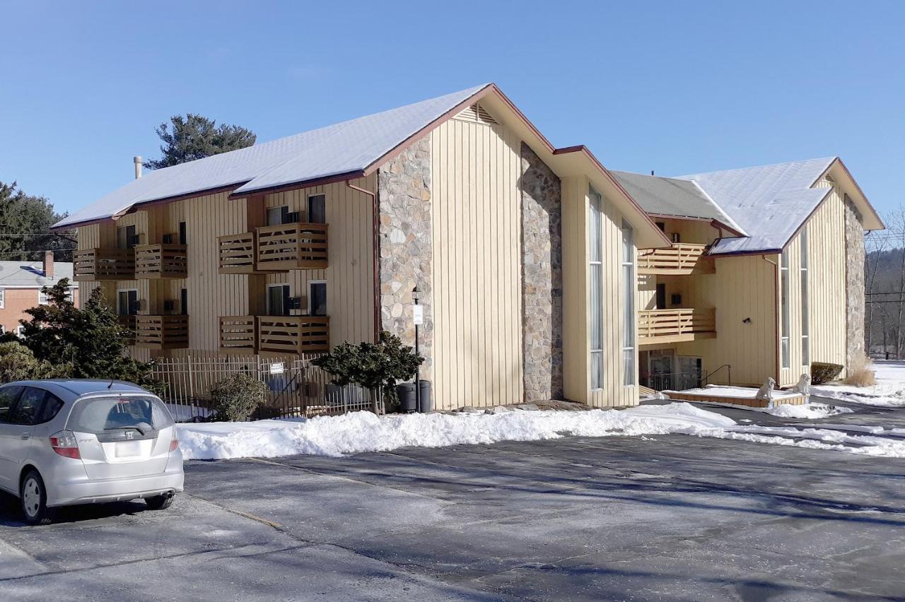 Iron Horse Inn 新普斯伯里 外观 照片
