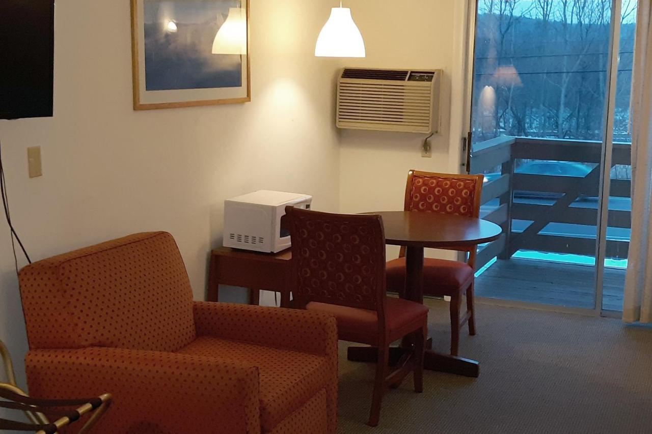 Iron Horse Inn 新普斯伯里 外观 照片