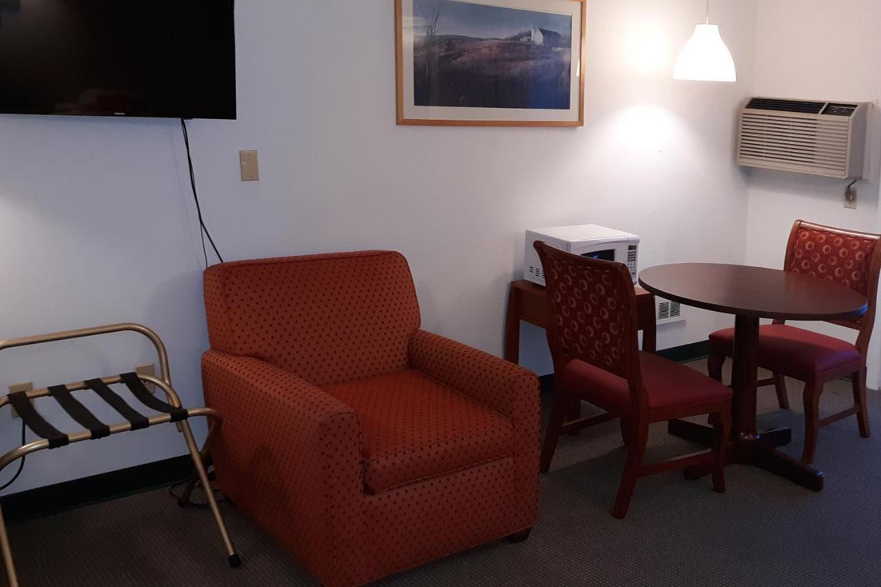 Iron Horse Inn 新普斯伯里 外观 照片